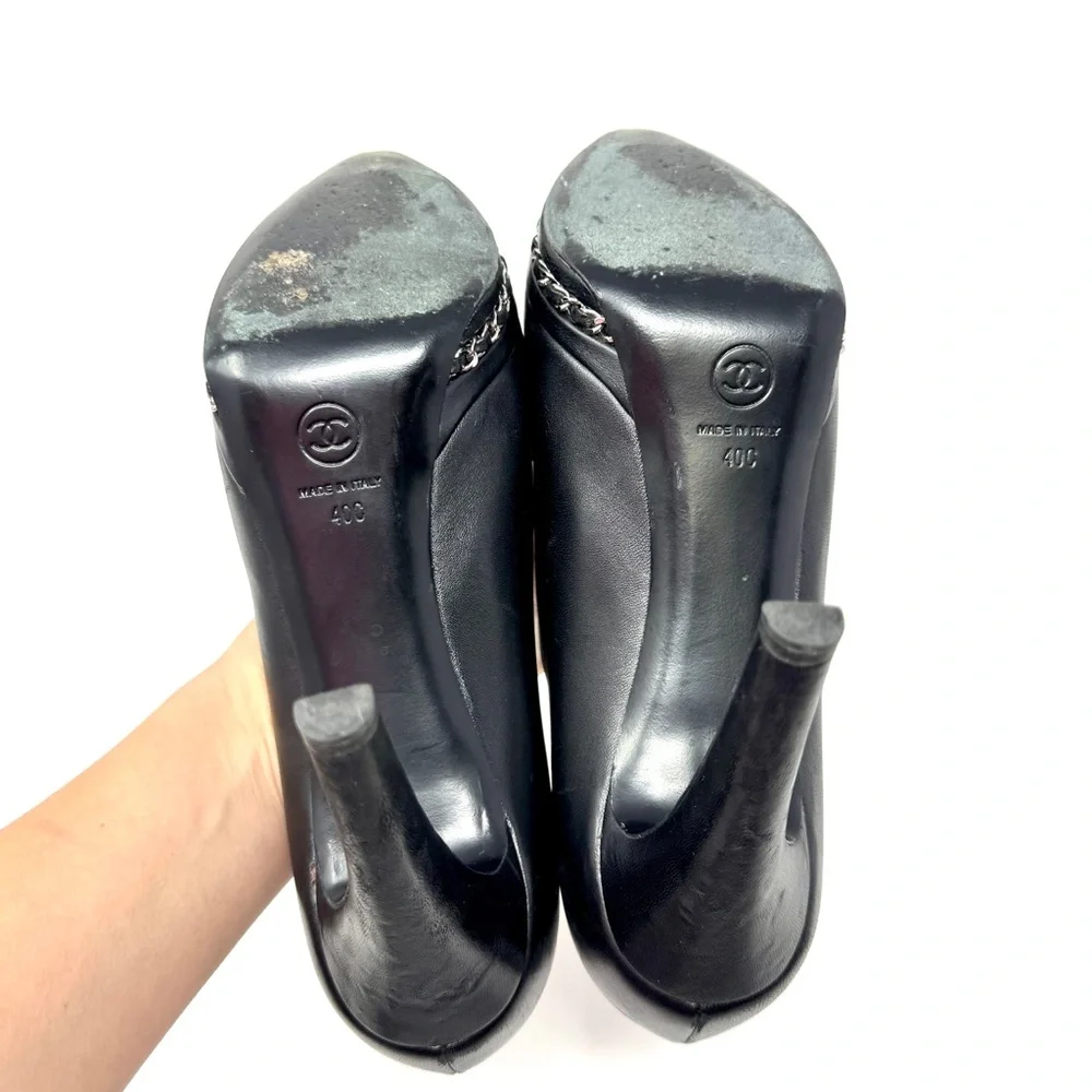 CHANEL Cap Toe Interlocking CC Chain-Trim Platform Pumps - Black Leather size 40